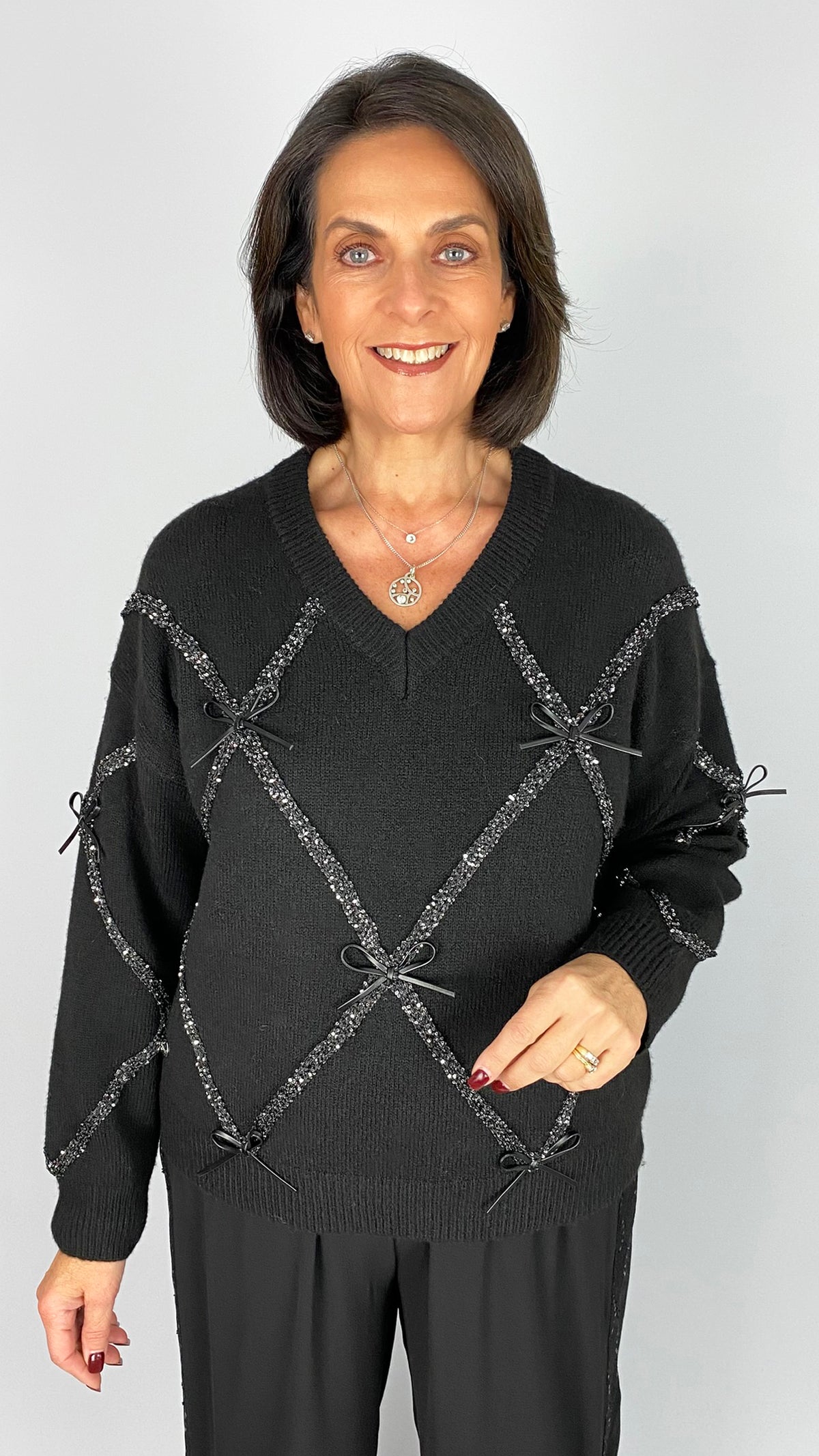 Embellished knitted v-neck jumper w/ bows | 2 Colours | by Malissa J