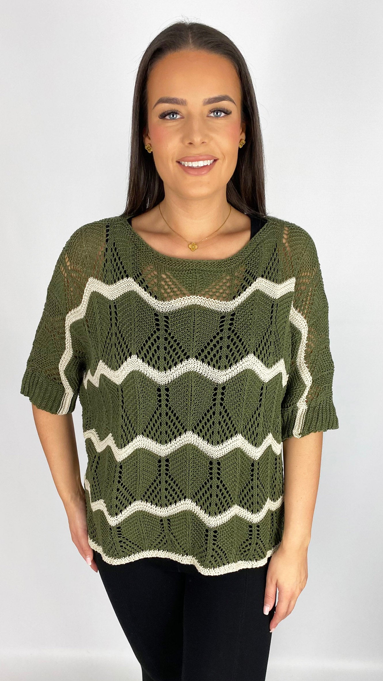 le　TEXTURED KNIT SHORT-SLEEVE Oversized V-Neck Textured Knit Short Sleeve Shirt