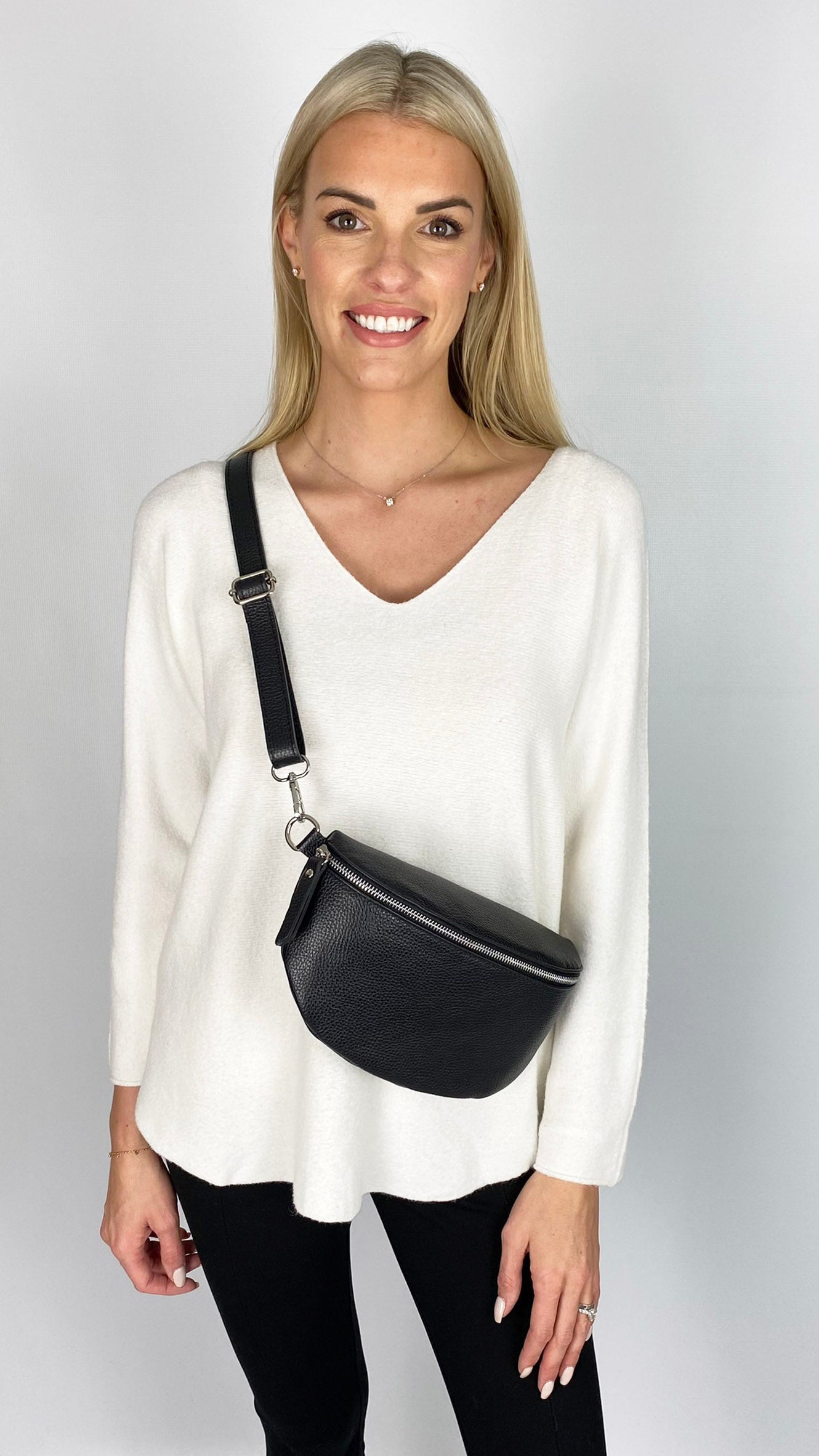 Leather crossbody bum bag | Black | last 1s