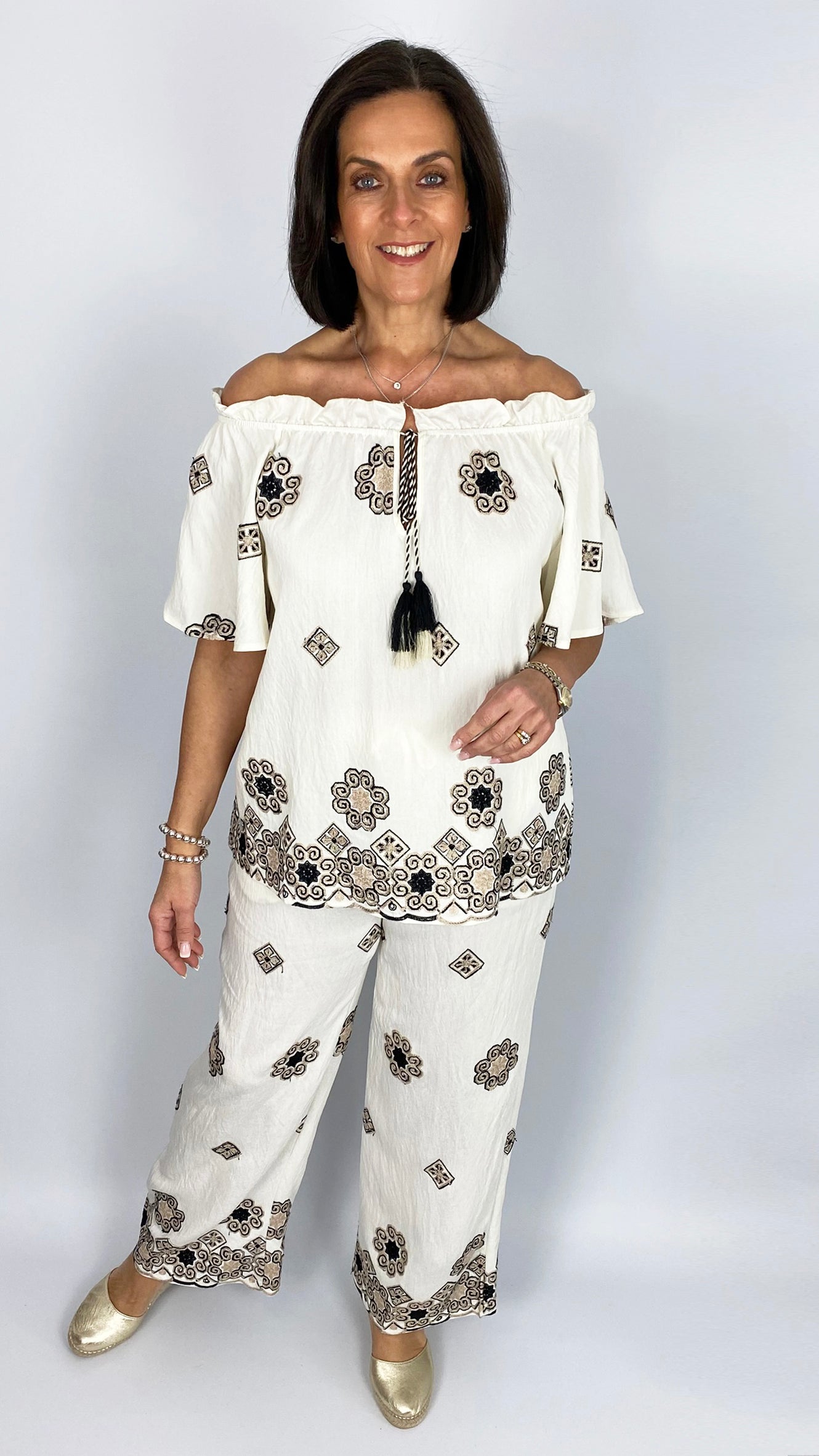 Embroidered on/off-the-shoulder top | Mono | by Malissa J