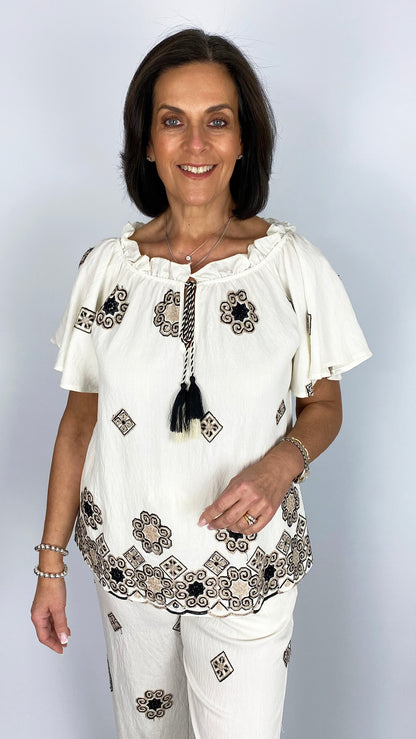 Embroidered on/off-the-shoulder top | Mono | by Malissa J