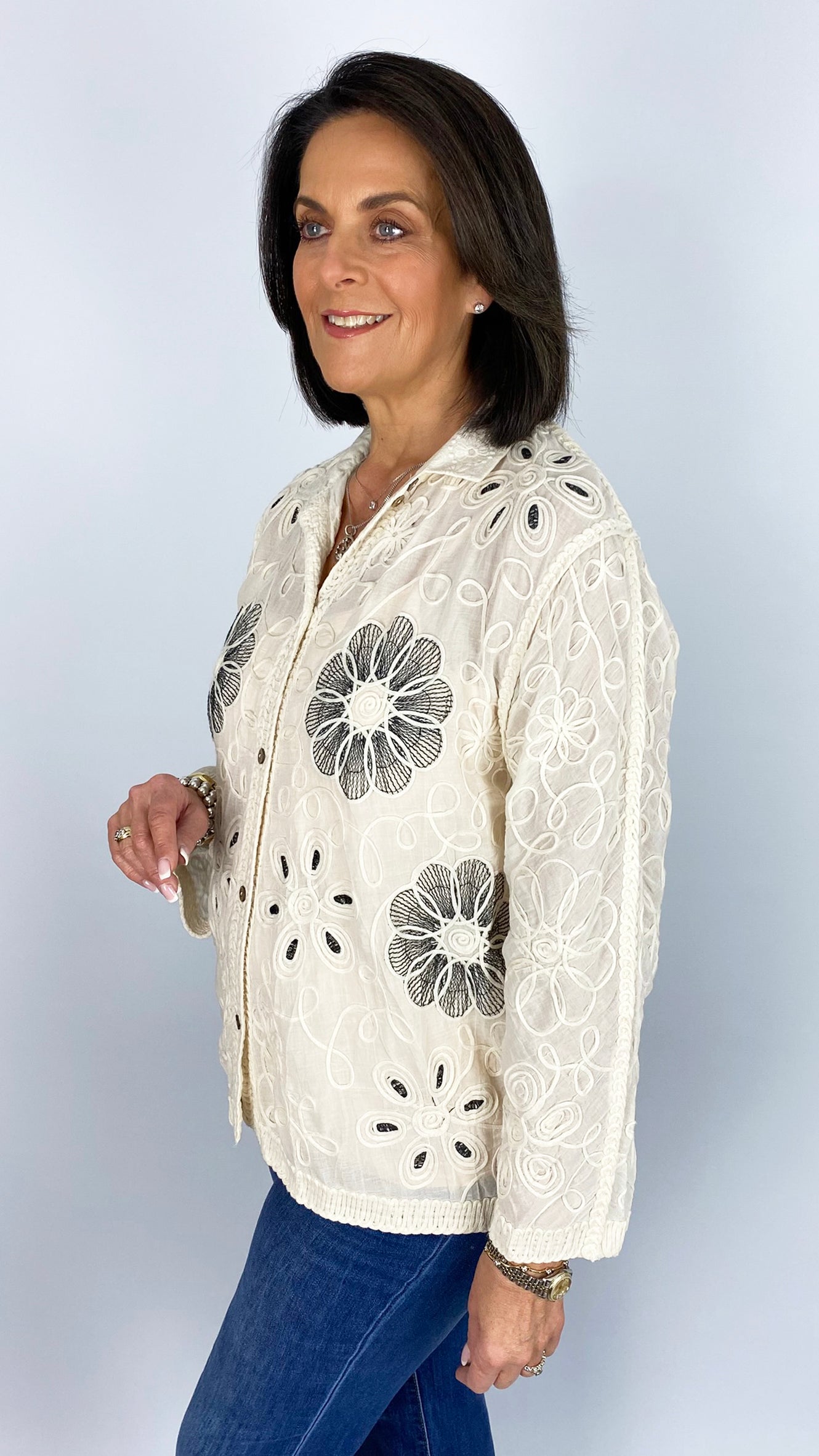 Contrast embroidered flower shirt | 2 Colours | last 1