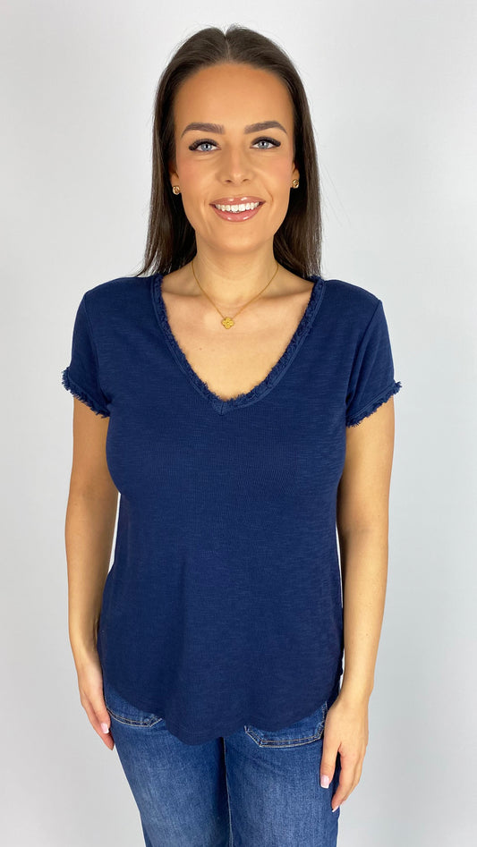 Distressed v-neck t-shirt | 5 Colours