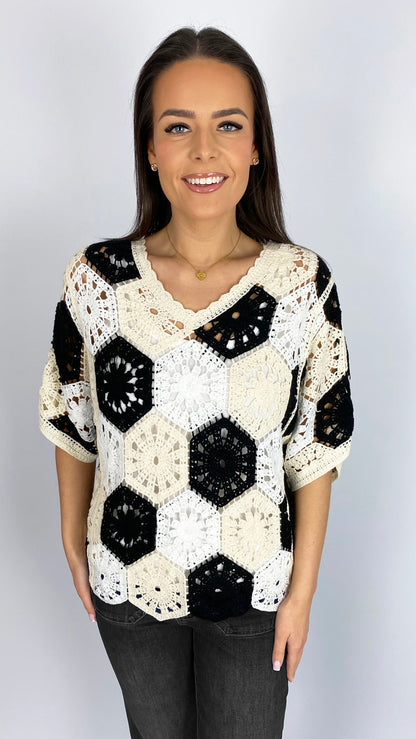 Scalloped edge v-neck crochet top | 2 Colours