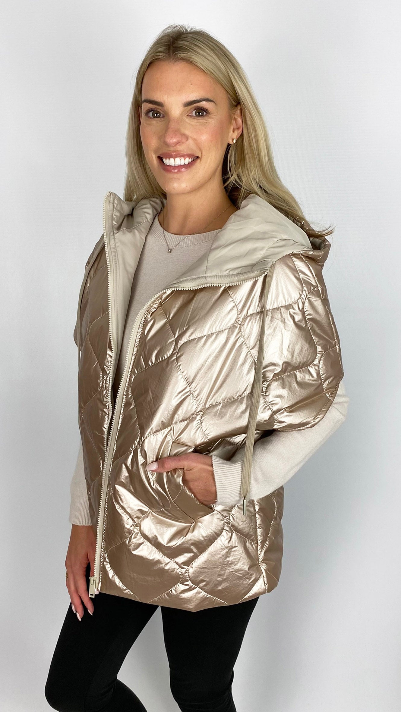 Cap sleeve metallic hooded gilet | Champagne
