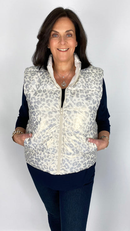 Reversible Showerproof Gilet | Silver Leopard/White | last 1s