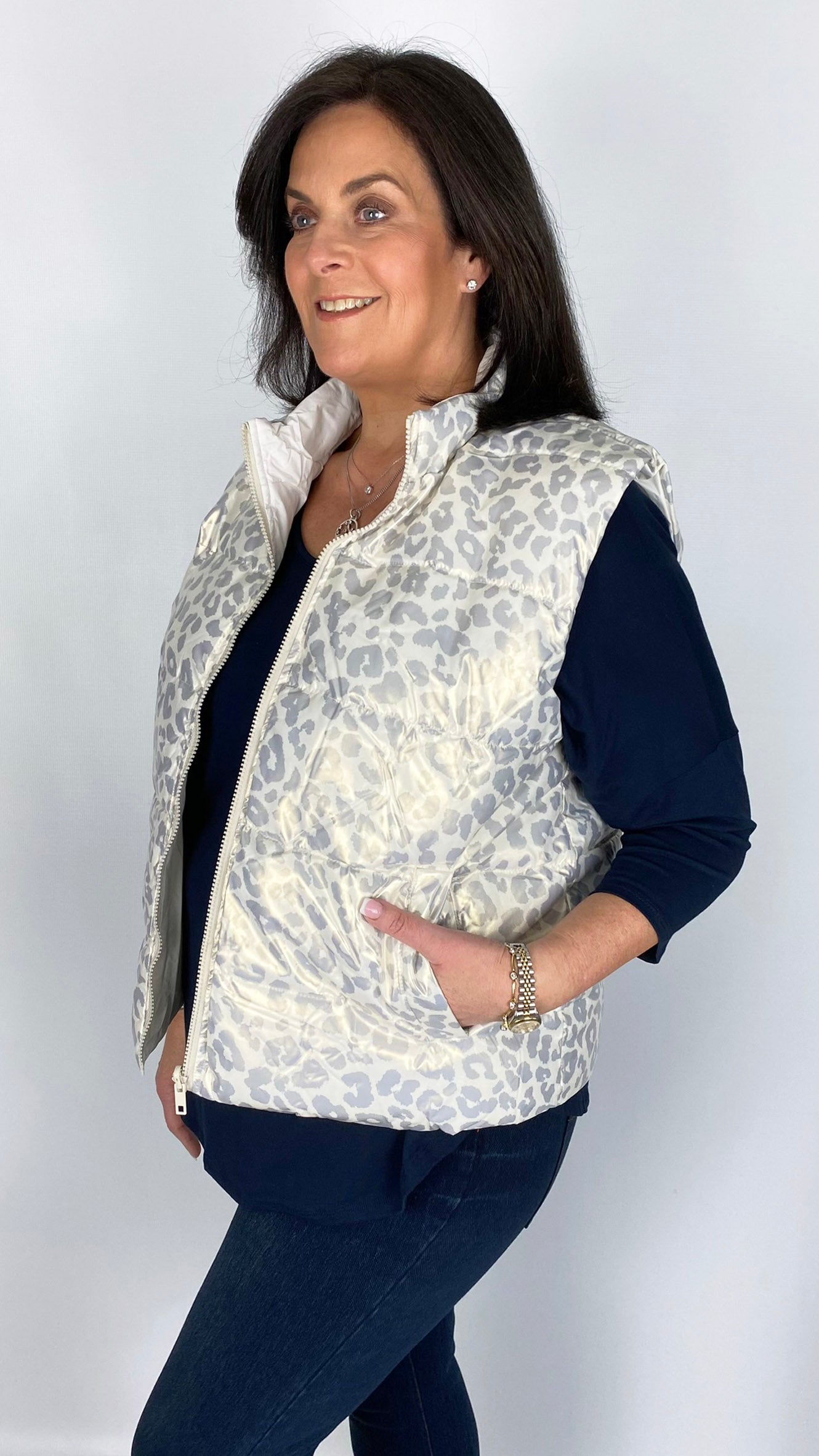 Reversible Showerproof Gilet | Silver Leopard/White | last 1s