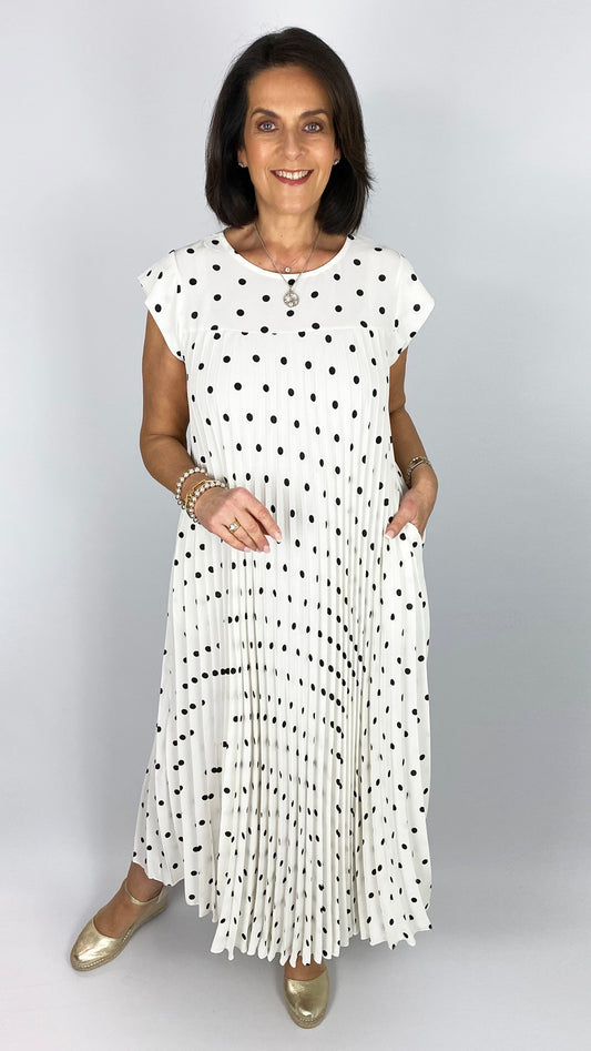 Polka dot pleated cap-sleeve pocket dress | 3 Colours
