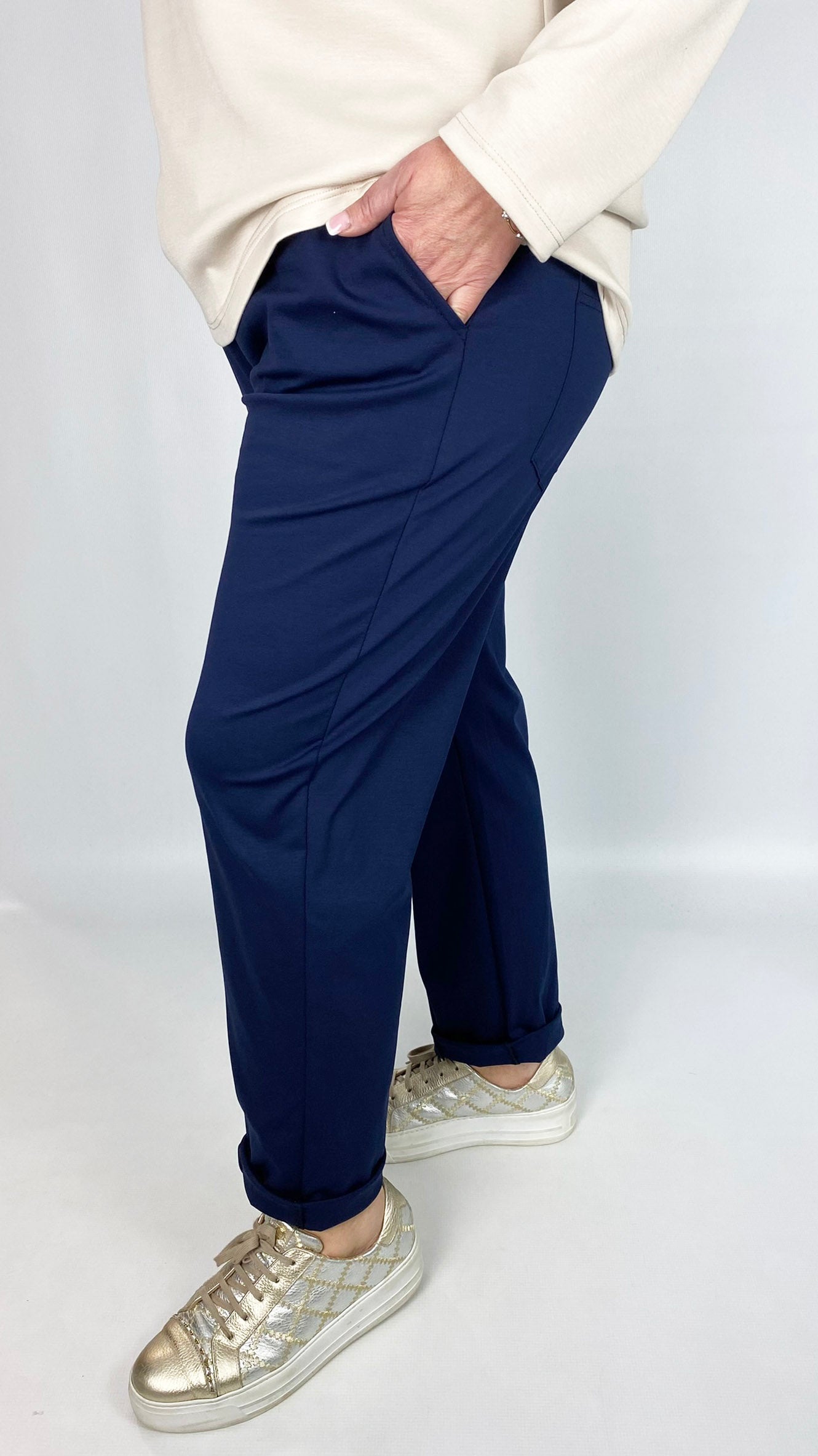 Relaxed fit pull-on classic pant | 2 Sizes | 4 Colours | last 1s