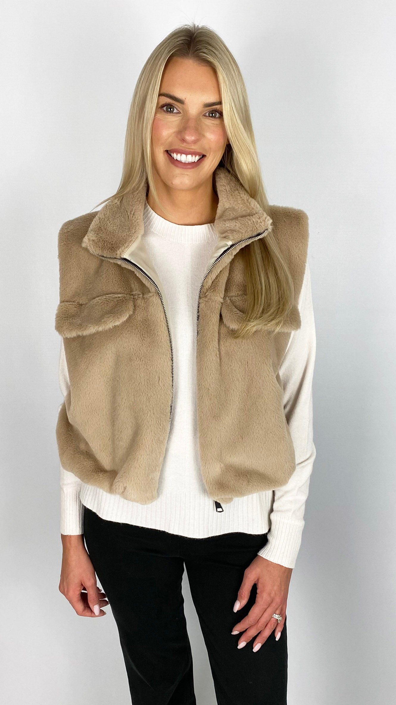 Cropped zip-up faux fur gilet | Black