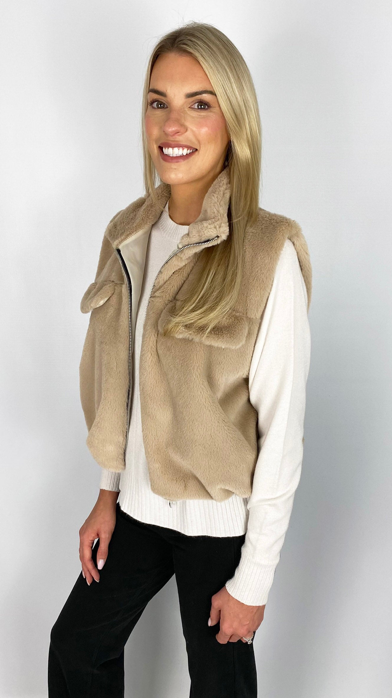 Cropped zip-up faux fur gilet | Black