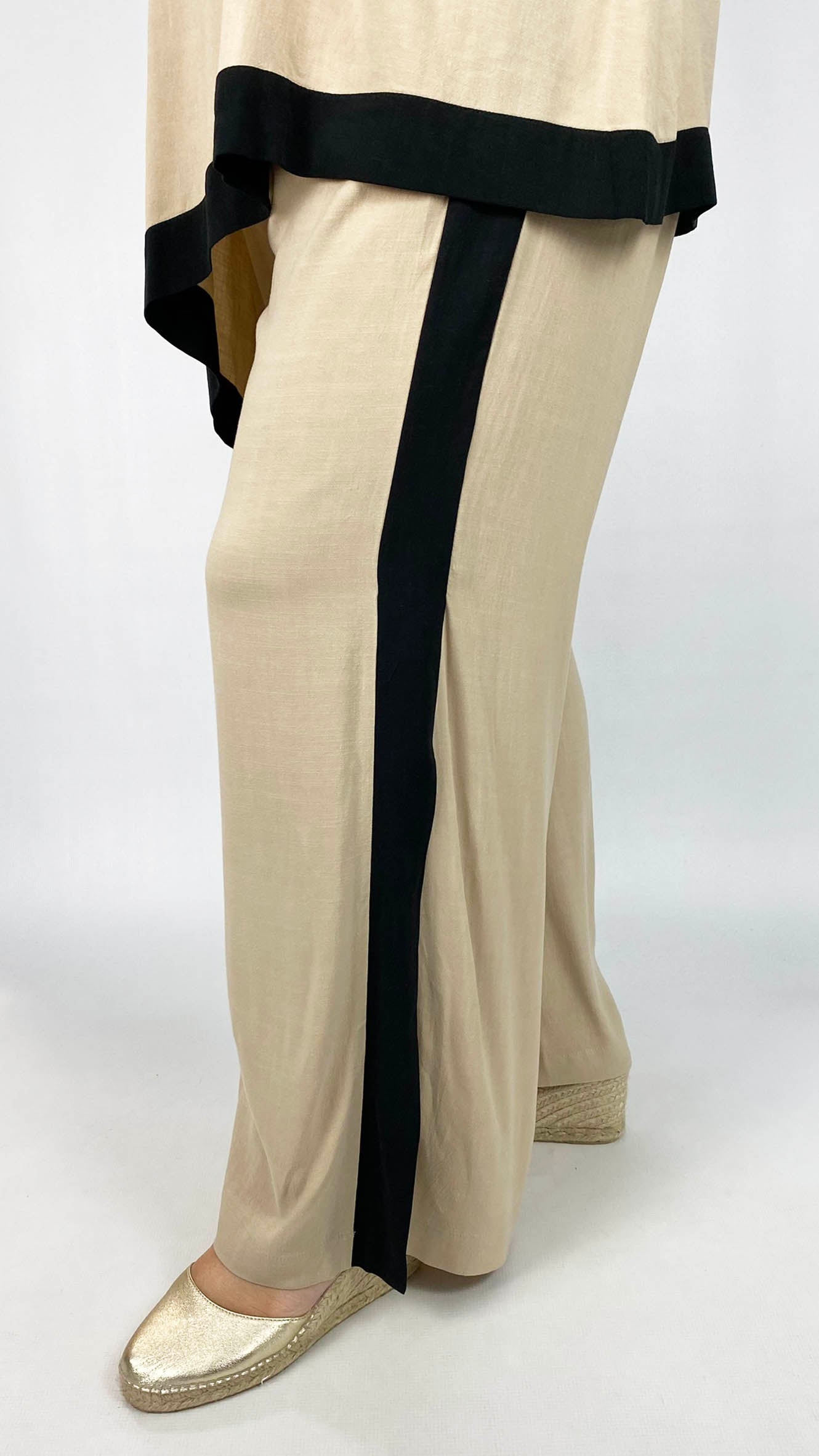 Contrast stripe wide-leg trouser | Beige/Black | by Mat