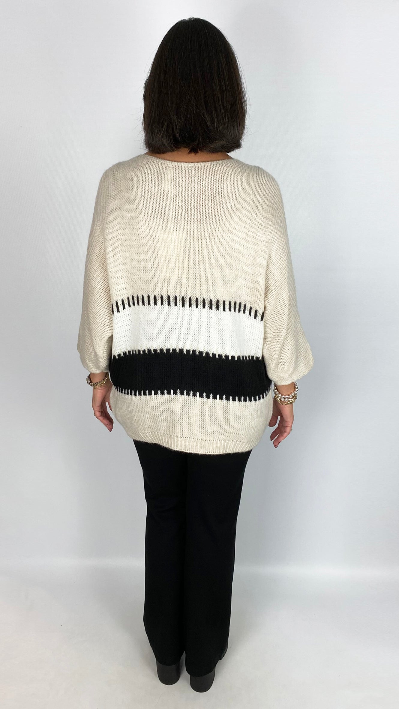Contrast stripe v-neck knitted jumper | 3 Colours | last 1s