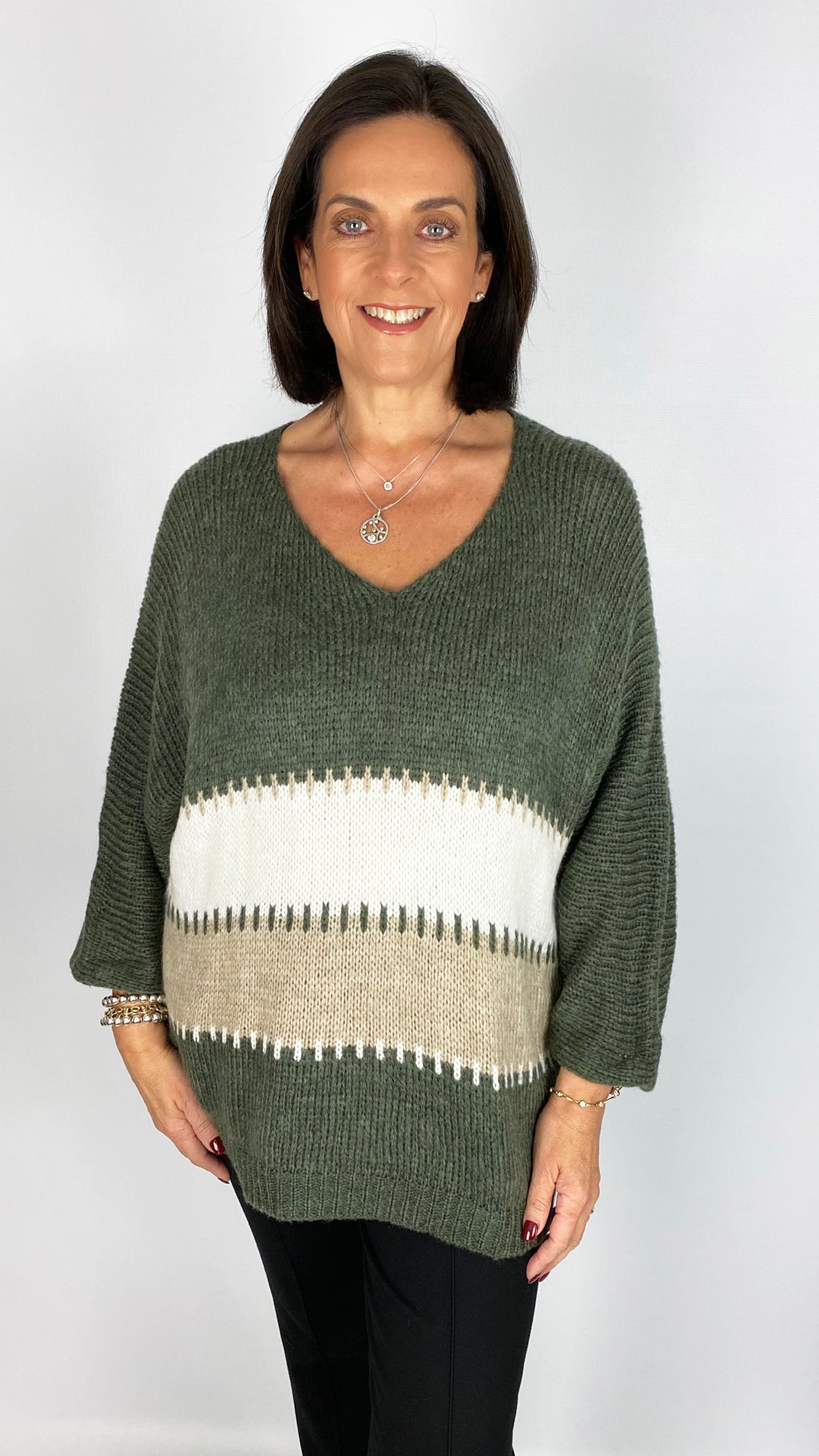 Contrast stripe v-neck knitted jumper | 3 Colours | last 1s