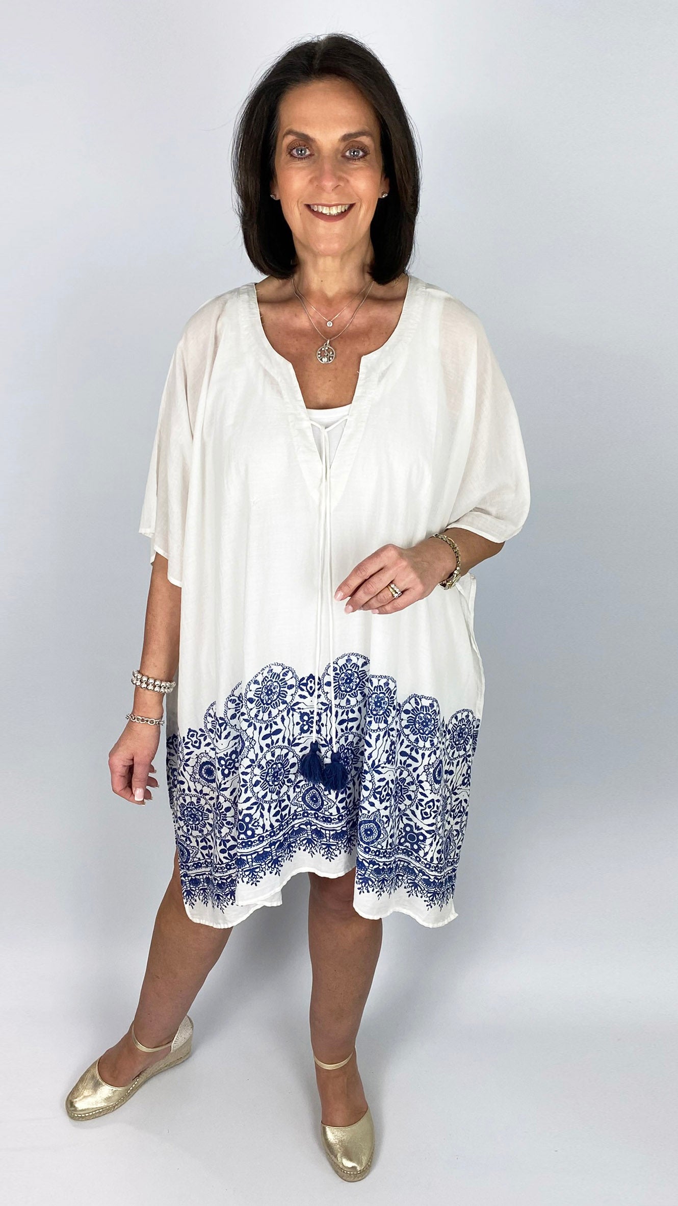 Print hem v-neck kaftan top by Lara Ethnics | 2 Colours