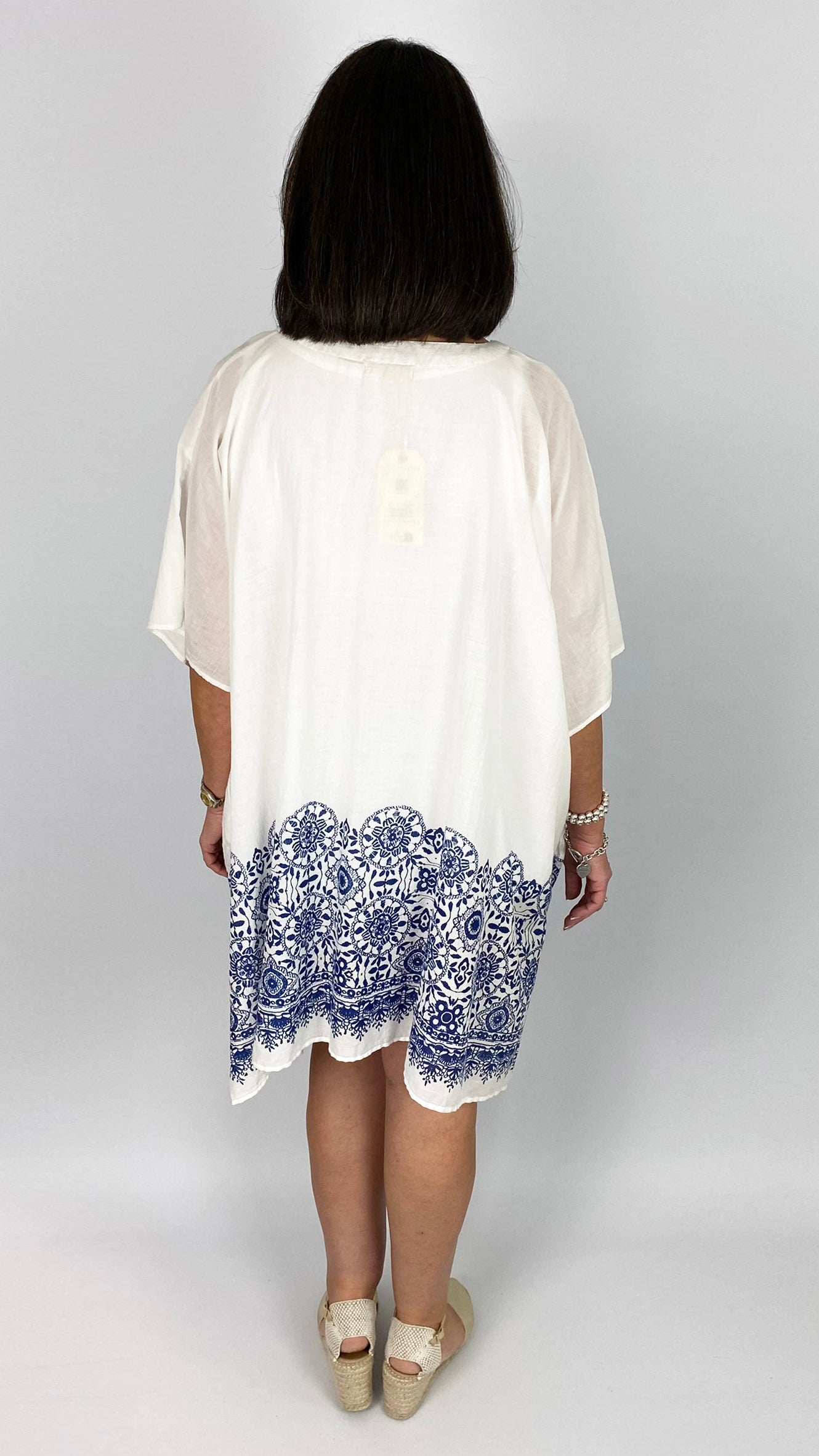 Print hem v-neck kaftan top by Lara Ethnics | 2 Colours