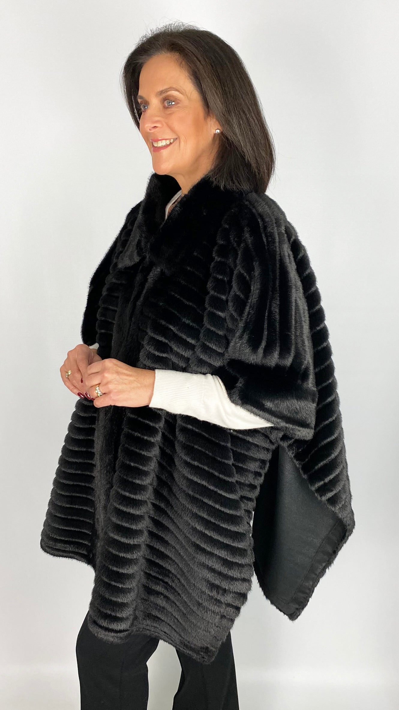 Oversized ribbed faux fur 1/2 sleeve cape jacket | 3 Colours