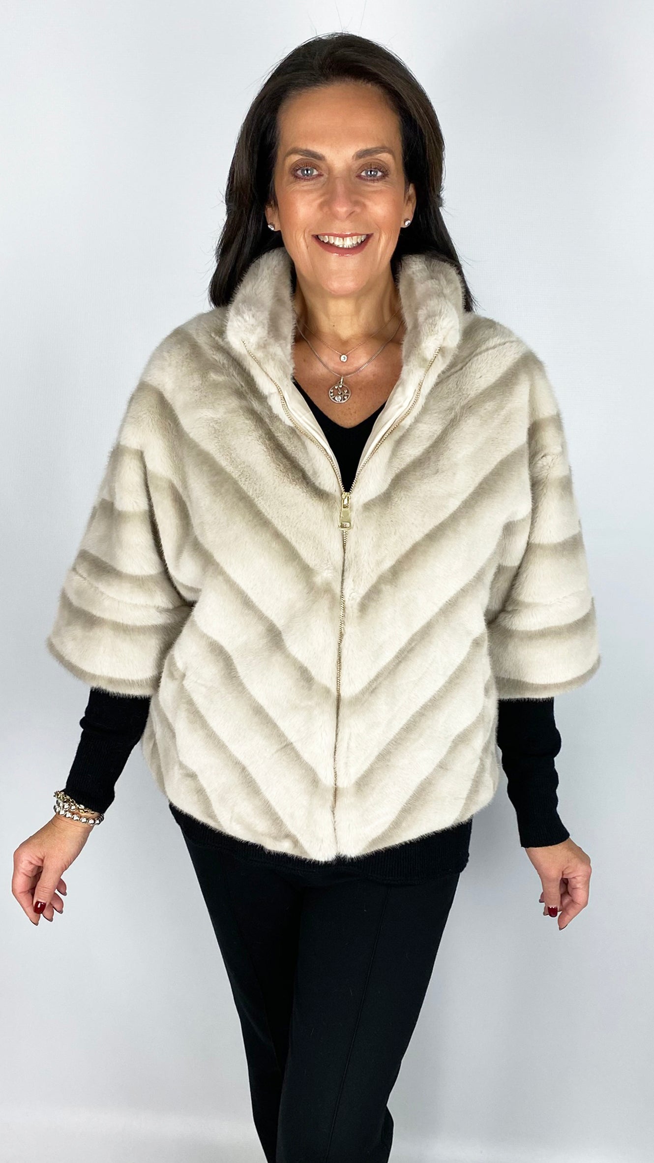 Fluted 3/4 sleeve luxury faux fur jacket | 2 Colours | limited availability!