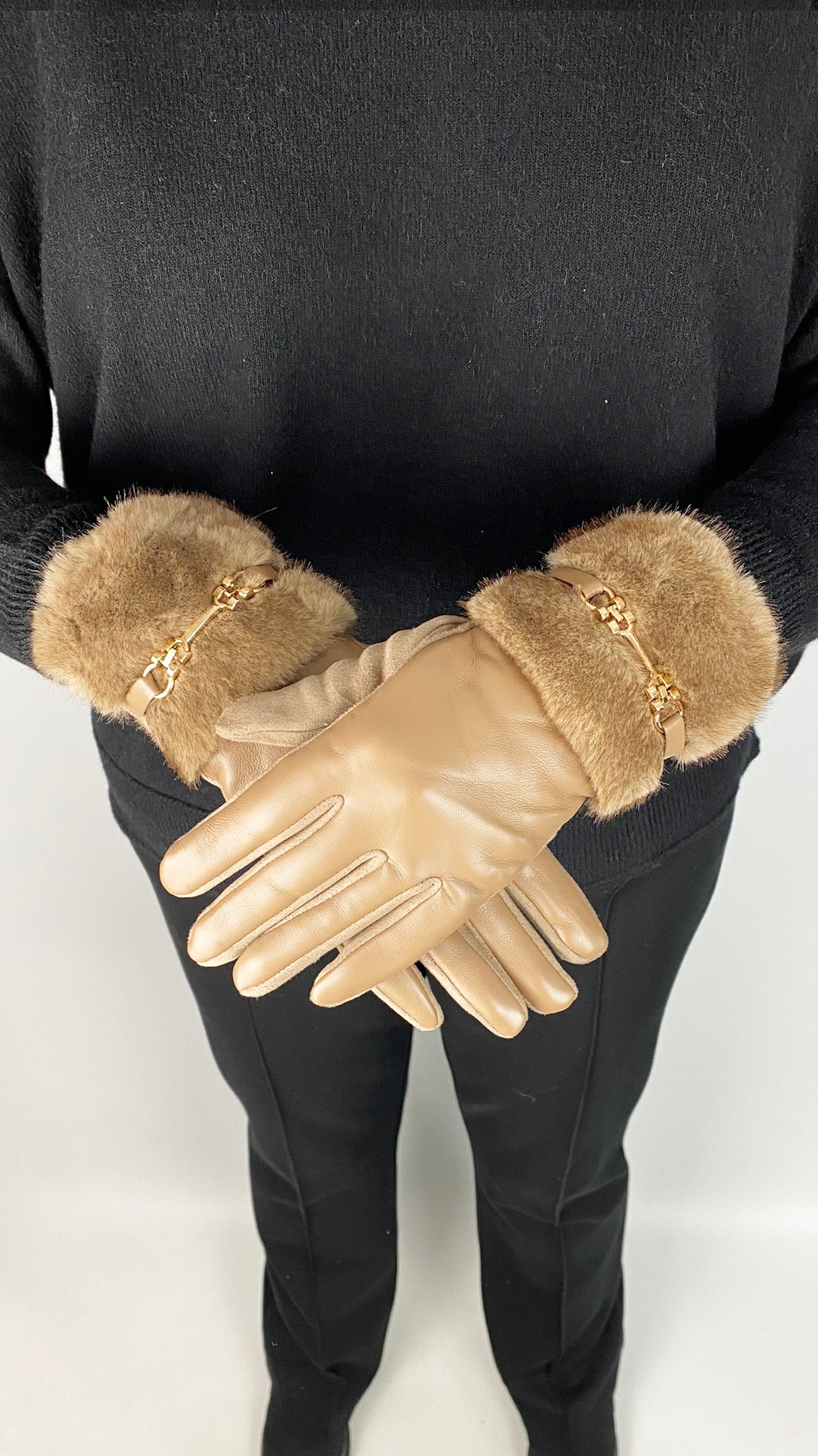 Faux fur buckle detail gloves | 2 Colours