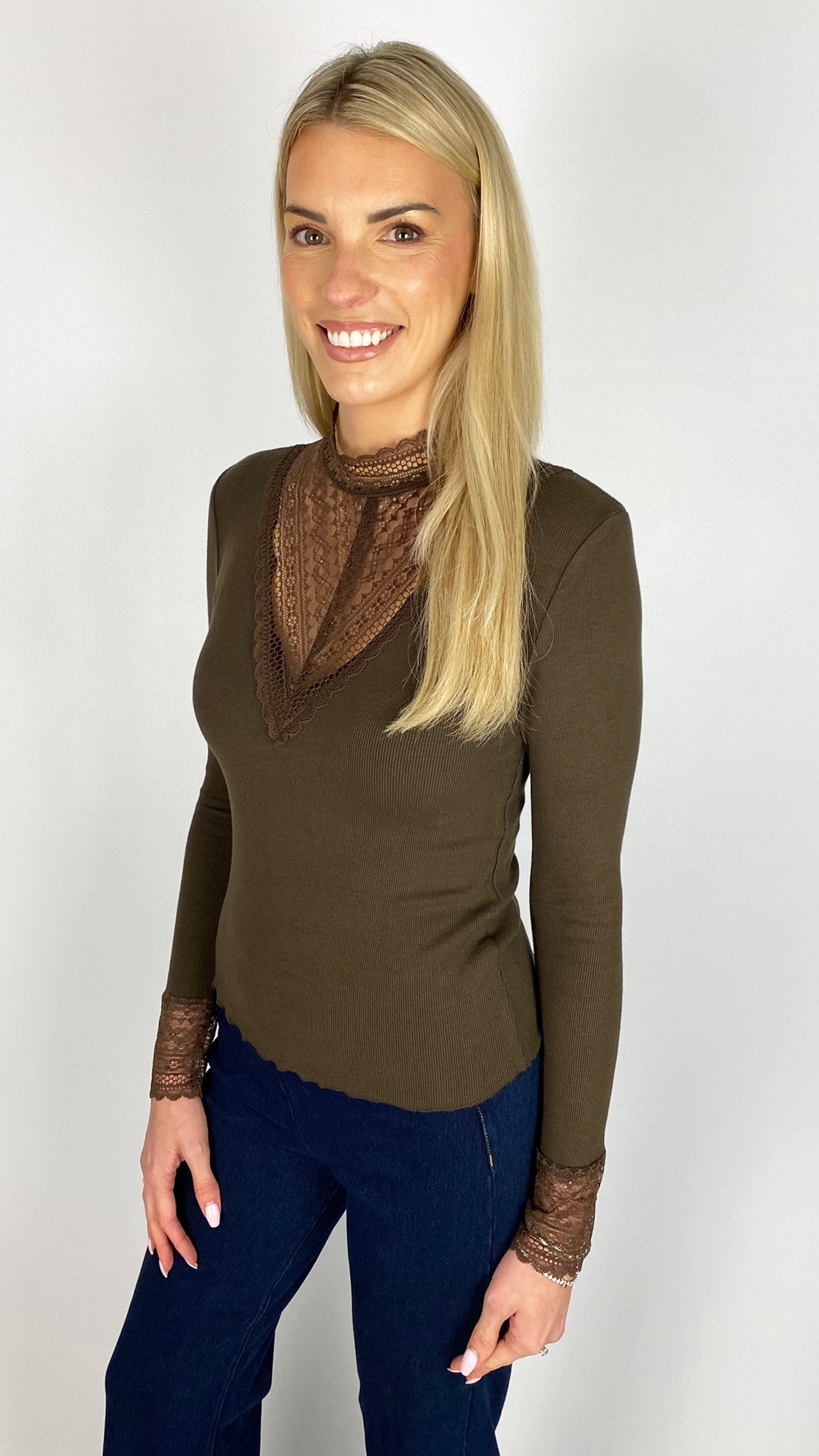 Lace insert slim-fit top | 2 Colours | last 1s