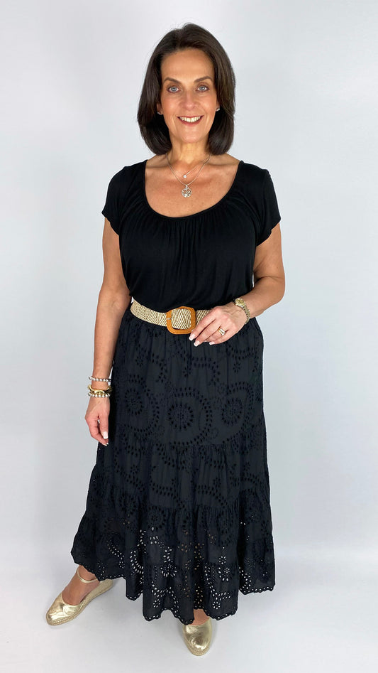 Embroidery anglais skirt w/ belt | 2 Colours