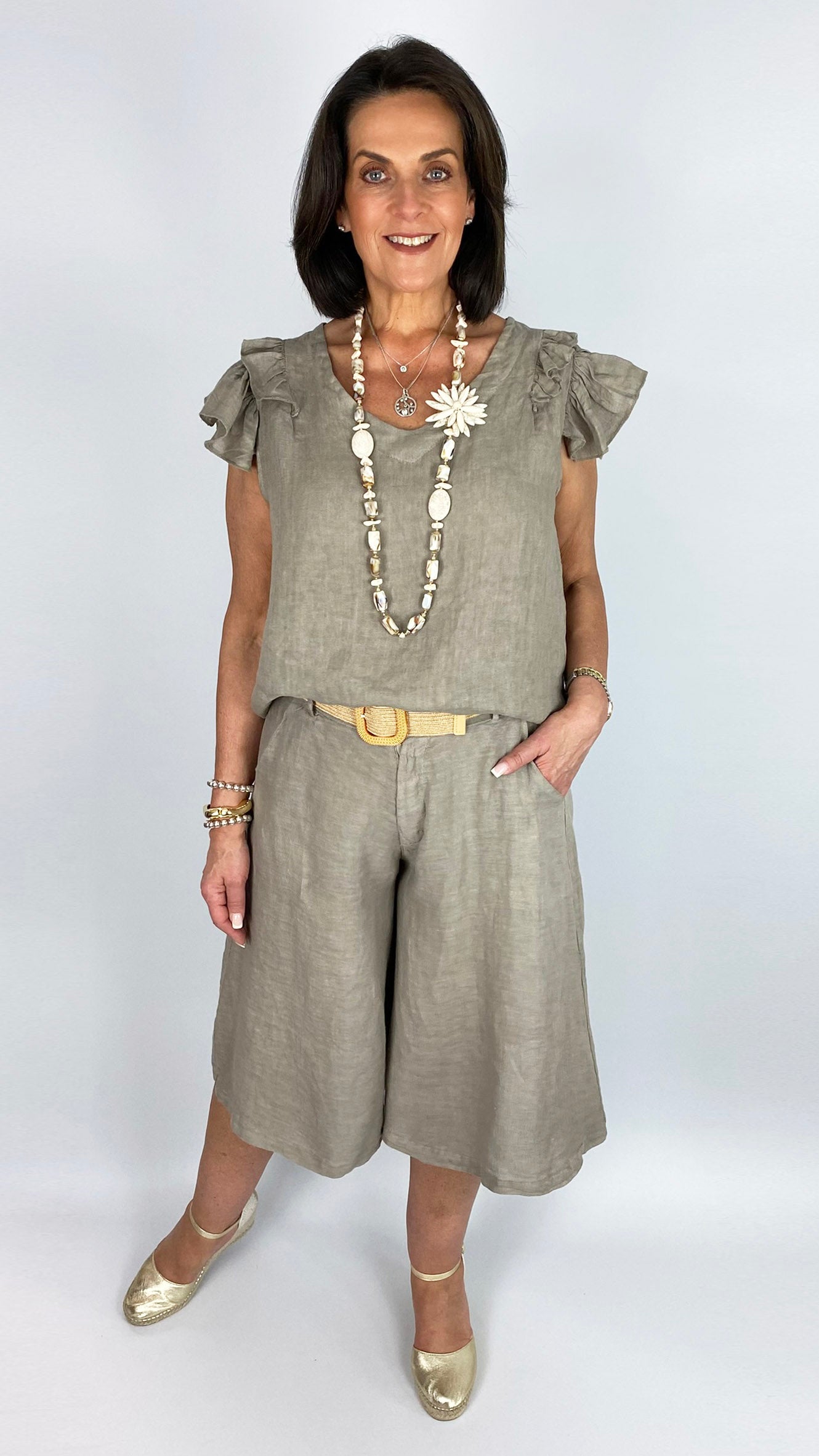 Linen Bermuda shorts w/ belt | 4 Colours