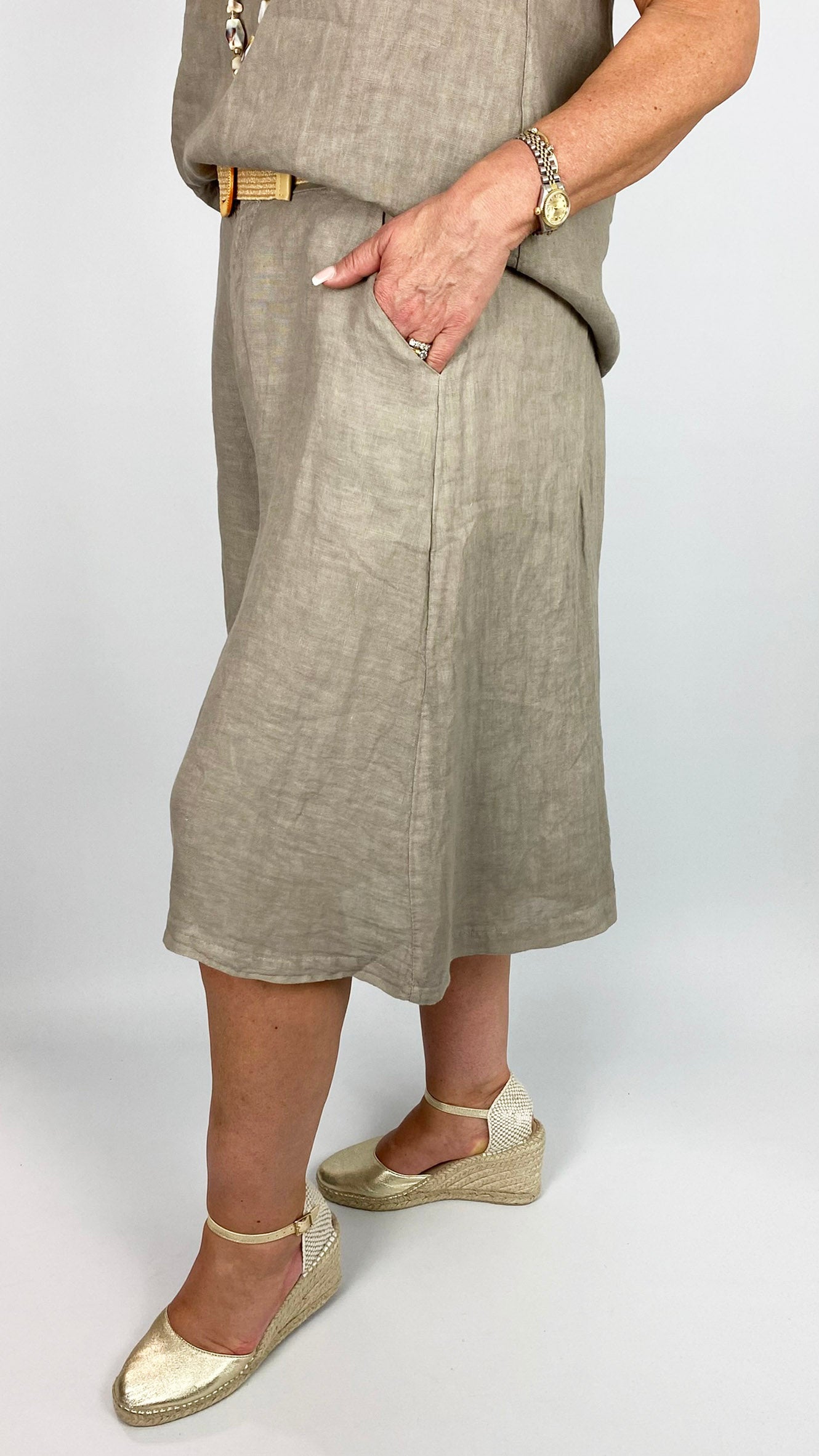 Linen Bermuda shorts w/ belt | 4 Colours