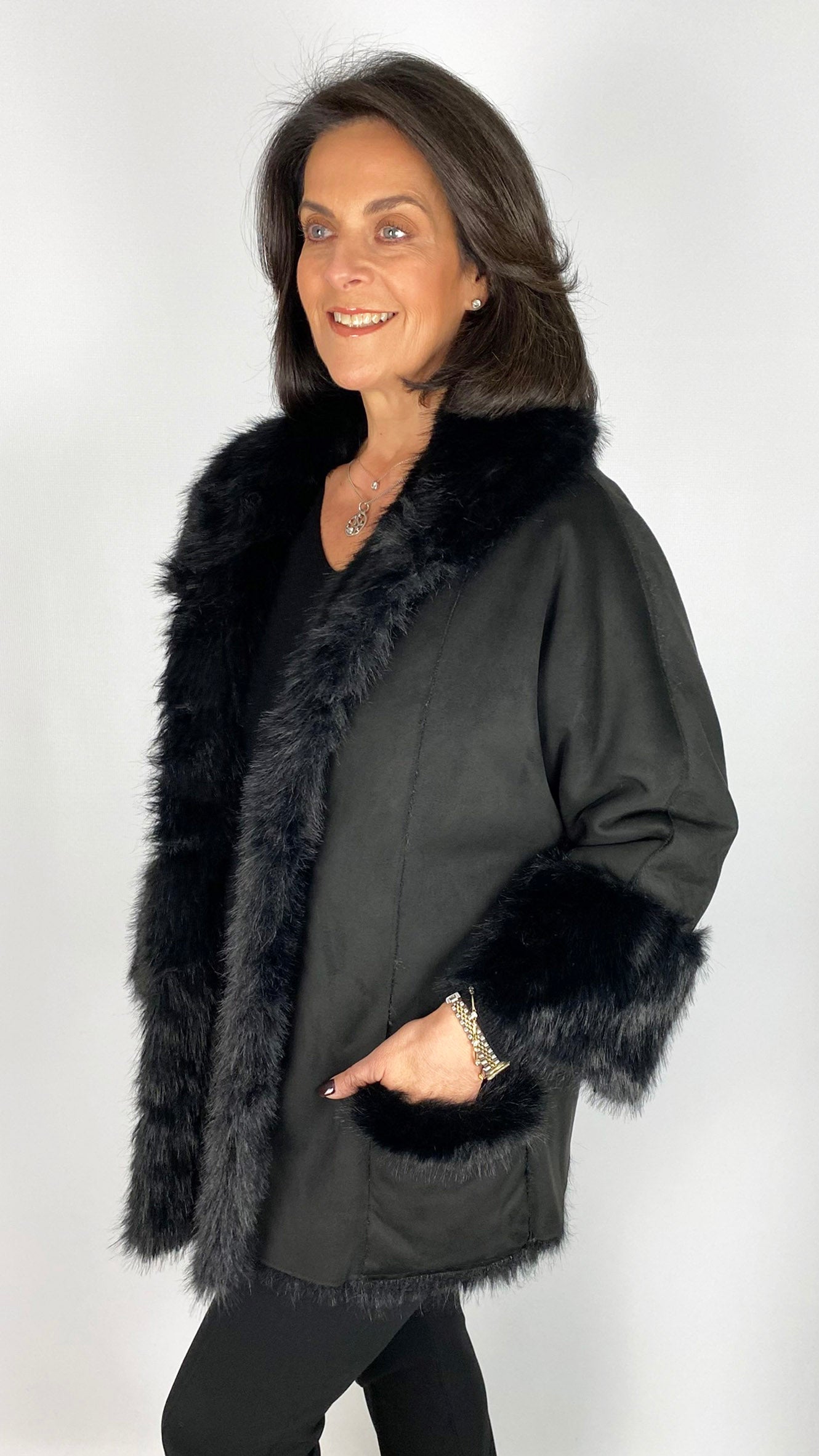 Faux fur & suedette reversible coat | Black | by Mat | last 1
