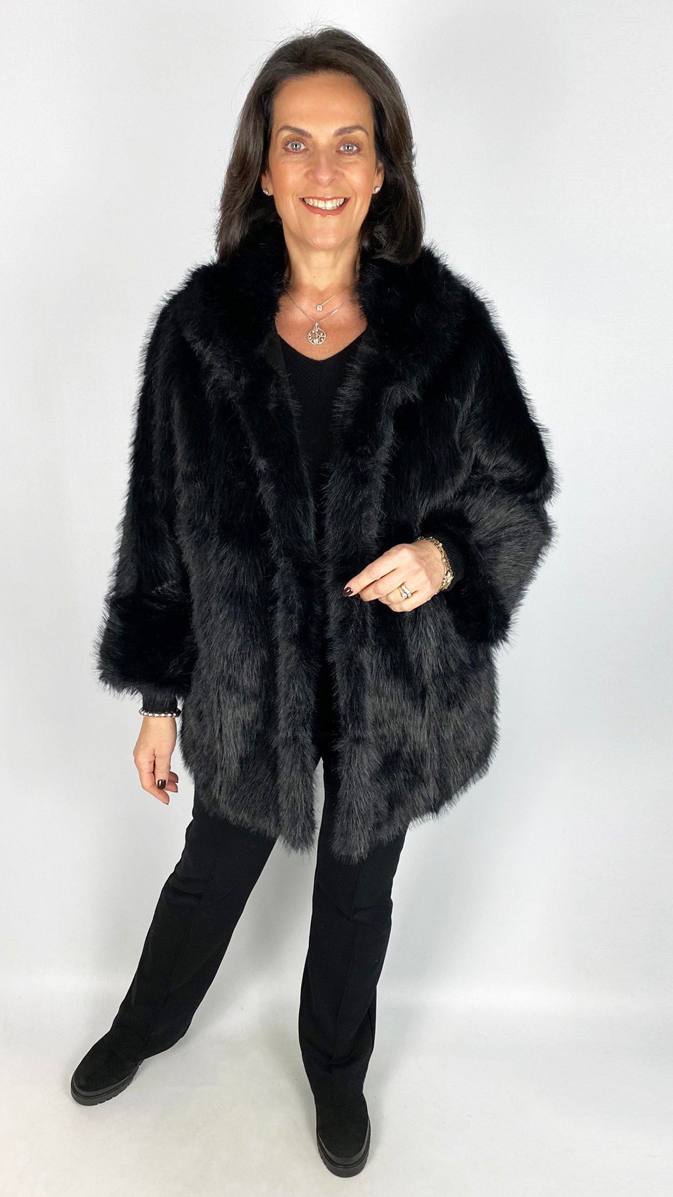 Faux fur & suedette reversible coat | Black | by Mat | last 1