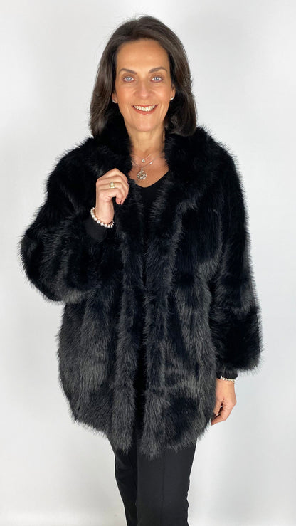 Faux fur & suedette reversible coat | Black | by Mat | last 1