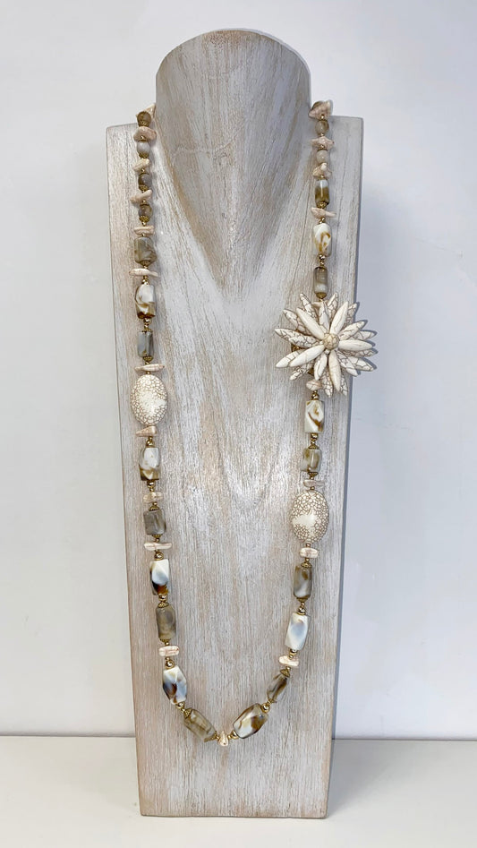 Natural stones flower necklace