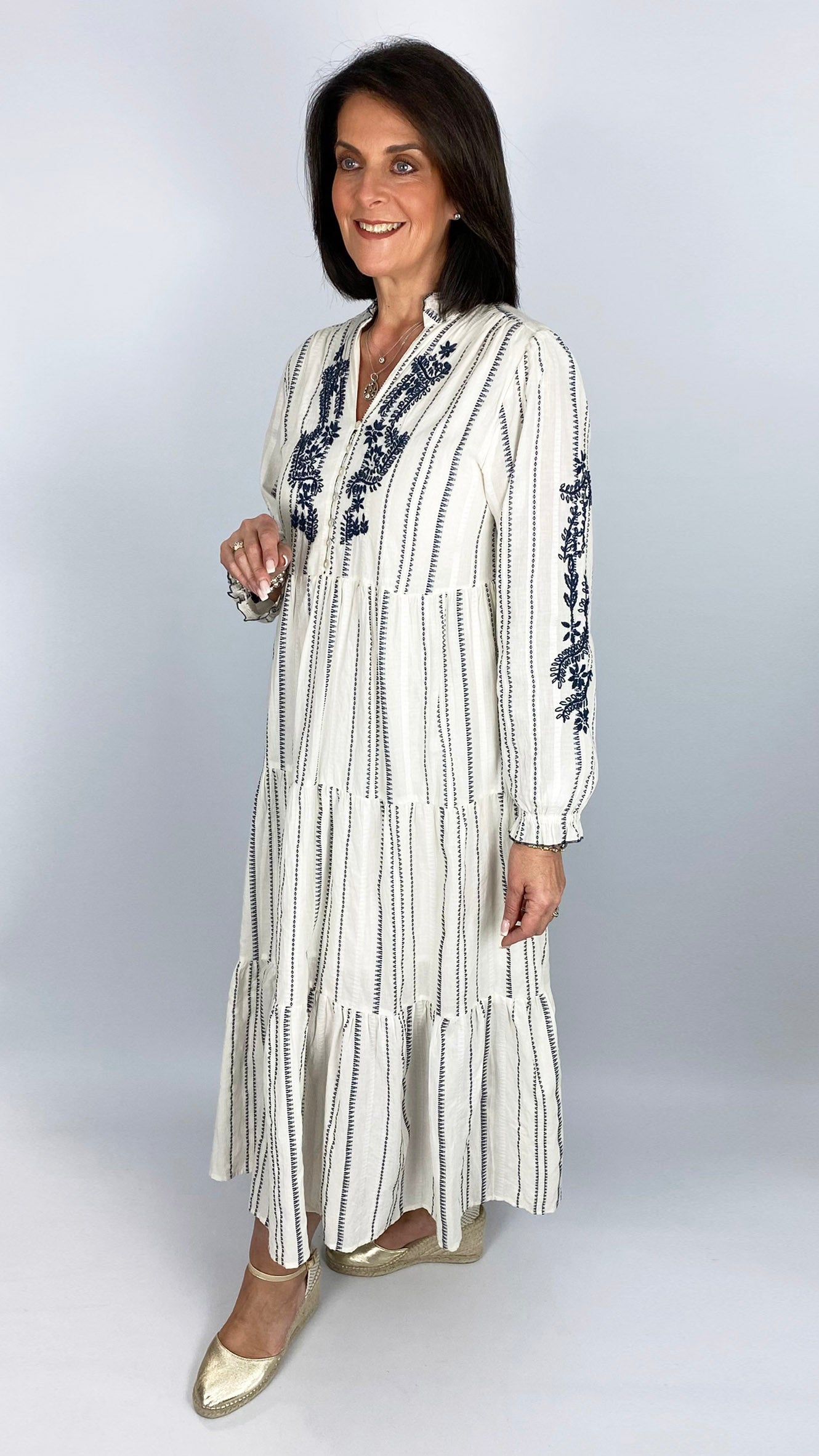 Cotton half button embroidered tiered dress | by Goa | Off-White/Navy